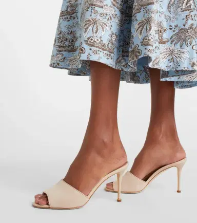 Manolo Blahnik Larache 90 suede mules | Thumbnail 6