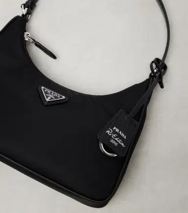 Prada Re-Edition 2005 Re-Nylon shoulder bag | Thumbnail 2 Prada Re-Edition 2005 Re-Nylon shoulder bag | Thumbnail 2