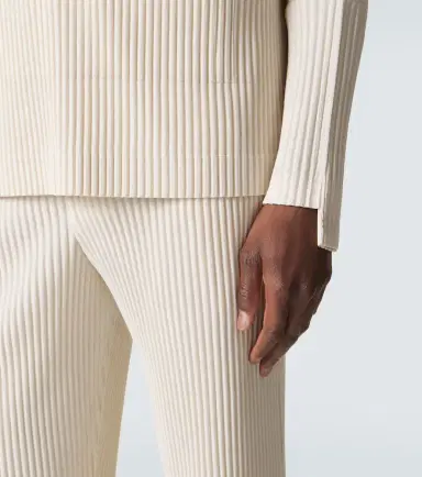 Homme Plissé Issey Miyake Homme Plissé Issey Miyake Monthly Colors: March pleated T-shirt | Thumbnail 6 Homme Plissé Issey Miyake Homme Plissé Issey Miyake Monthly Colors: March pleated T-shirt | Thumbnail 6