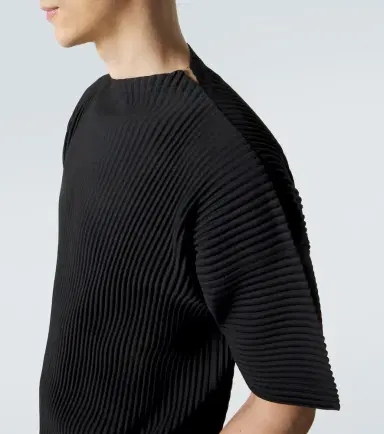 Homme Plissé Issey Miyake Homme Plissé Issey Miyake Monthly Colors: March pleated T-shirt | Thumbnail 3 Homme Plissé Issey Miyake Homme Plissé Issey Miyake Monthly Colors: March pleated T-shirt | Thumbnail 3