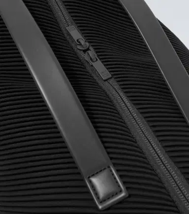 Homme Plissé Issey Miyake Homme Plissé Issey Miyake Pleats shoulder bag | Thumbnail 2 Homme Plissé Issey Miyake Homme Plissé Issey Miyake Pleats shoulder bag | Thumbnail 2