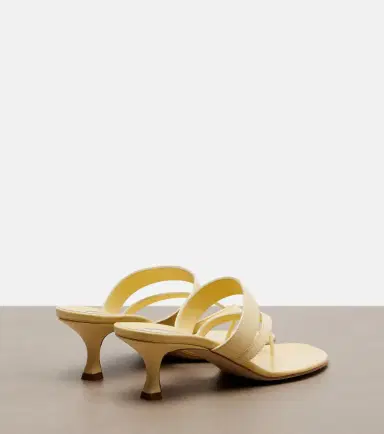 Manolo Blahnik Susa leather thong sandals | Thumbnail 2