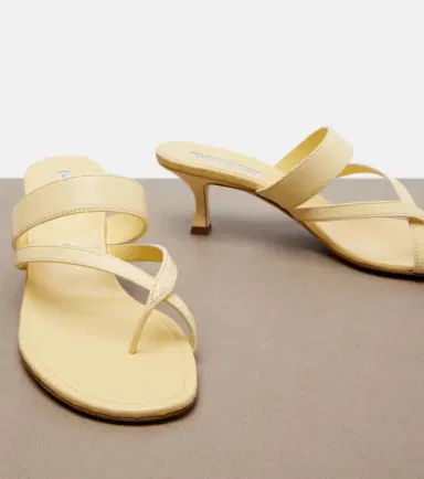 Manolo Blahnik Susa leather thong sandals | Thumbnail 3