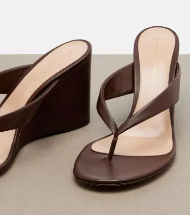 Gianvito Rossi Leather wedge thong sandals | Thumbnail 3