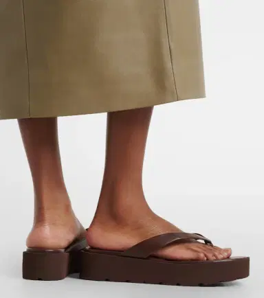 Gianvito Rossi Leather platform thong sandals | Thumbnail 5