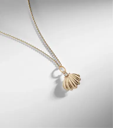 STONE AND STRAND Vintage Scallop Shell 14kt gold necklace with diamonds | Thumbnail 6 STONE AND STRAND Vintage Scallop Shell 14kt gold necklace with diamonds | Thumbnail 6