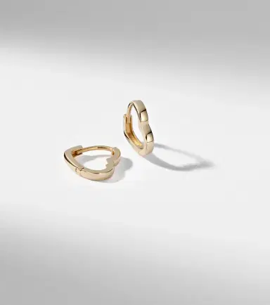 STONE AND STRAND Heart 14kt gold huggie earrings | Thumbnail 5