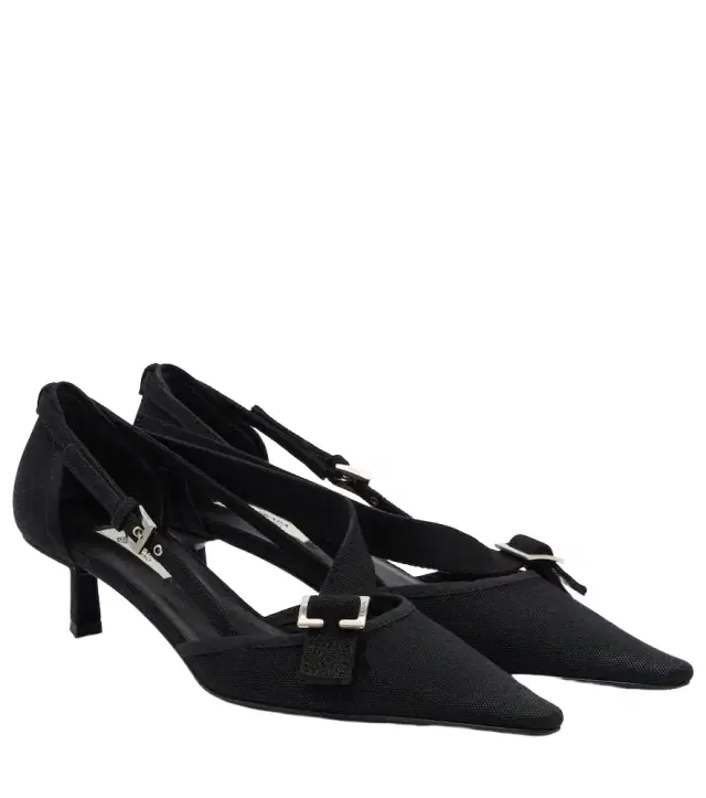 Canvas pumps