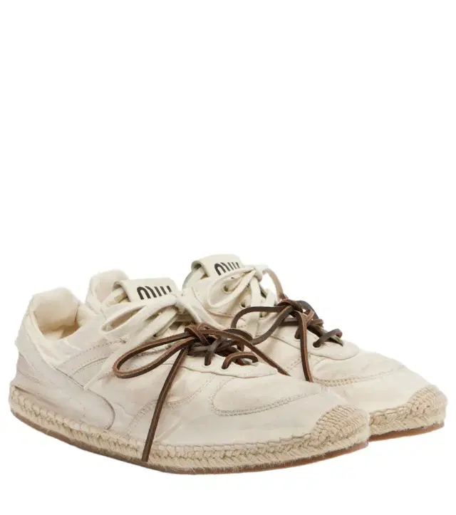 Gymnasium canvas sneakers