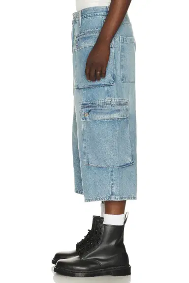 Levi's 478 Baggy Capri Cargo Jeans | Thumbnail 2
