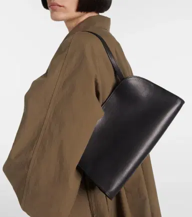 The Row Peggy Small leather shoulder bag | Thumbnail 3