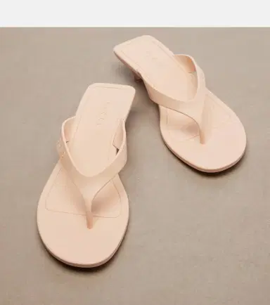 Gucci Vittoria thong sandals | Thumbnail 3 Gucci Vittoria thong sandals | Thumbnail 3