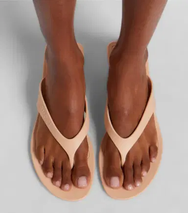 Gucci Vittoria thong sandals | Thumbnail 6 Gucci Vittoria thong sandals | Thumbnail 6