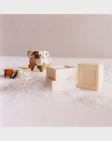 Jo Malone London English Pear & Freesia Soap, 100 g | Thumbnail 2 Jo Malone London English Pear & Freesia Soap, 100 g | Thumbnail 2