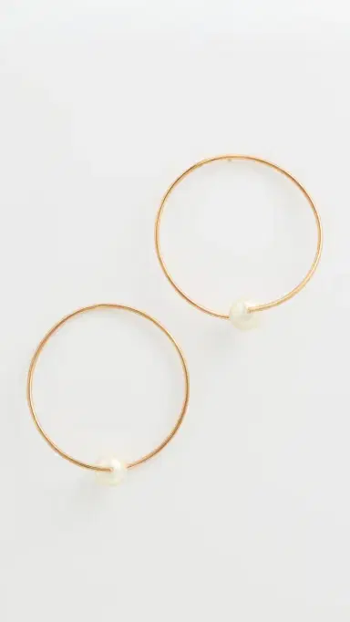 Alexa Leigh Large Pearl Circle Hoop Earrings Yellow Gold One Size | Thumbnail 2