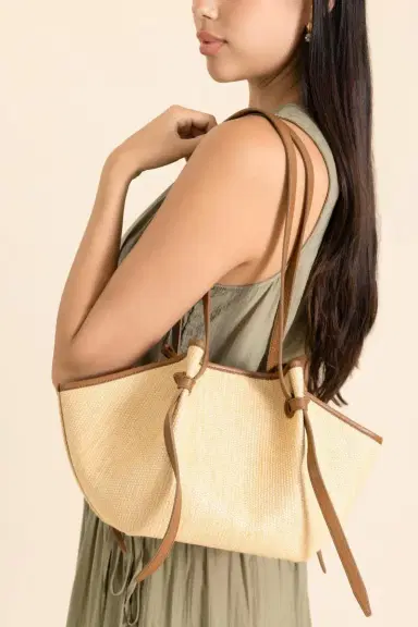 YUZEFI Mochi Shoulder Bag - Biscuit | Thumbnail 3