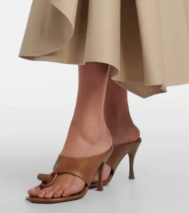 Loewe Toggle 90 leather thong sandals | Thumbnail 6