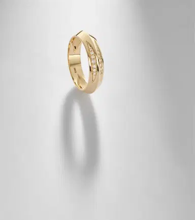 STONE AND STRAND Knife Edge 14kt gold ring with diamonds | Thumbnail 5 STONE AND STRAND Knife Edge 14kt gold ring with diamonds | Thumbnail 5