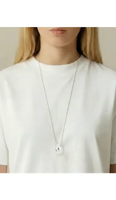 SHASHI Carter Pendant Long Necklace | Thumbnail 2 SHASHI Carter Pendant Long Necklace | Thumbnail 2