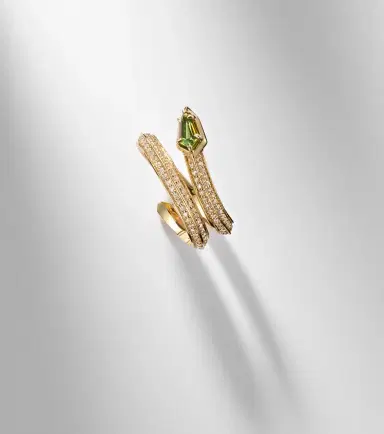 STONE AND STRAND Shield Serpent 14kt gold ring with diamonds and green tourmaline | Thumbnail 5