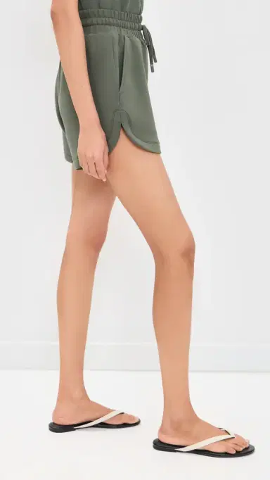 Varley Coulter High Rise Shorts Thyme XL | Thumbnail 4 Varley Coulter High Rise Shorts Thyme XL | Thumbnail 4
