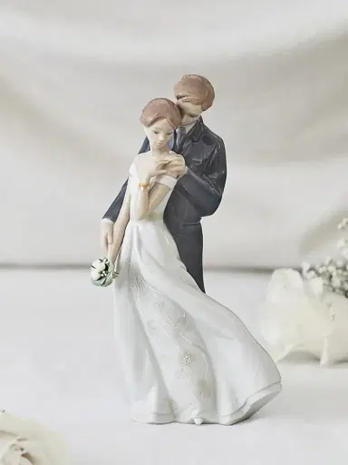 Lladro Everlasting Love Figurine | Thumbnail 2 Lladro Everlasting Love Figurine | Thumbnail 2