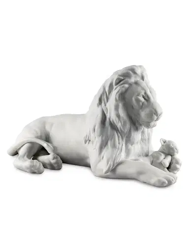 Lladro Lion with Cub Figurine | Thumbnail 1 Lladro Lion with Cub Figurine | Thumbnail 1