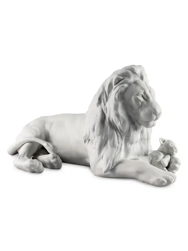 Lladro Lion with Cub Figurine