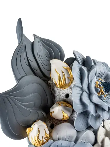 Lladro Vase With Flowers Porcelain Figurine - Blue | Thumbnail 4