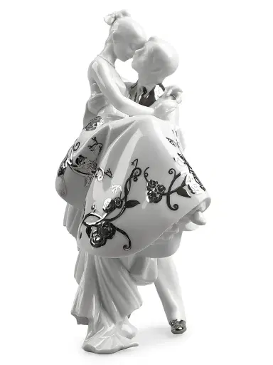 Lladro Re-Deco The Happiest Day Couple Porcelain Figurine | Thumbnail 2 Lladro Re-Deco The Happiest Day Couple Porcelain Figurine | Thumbnail 2