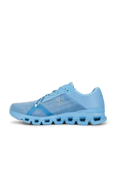ON Cloud X 4 Ad | Thumbnail 5