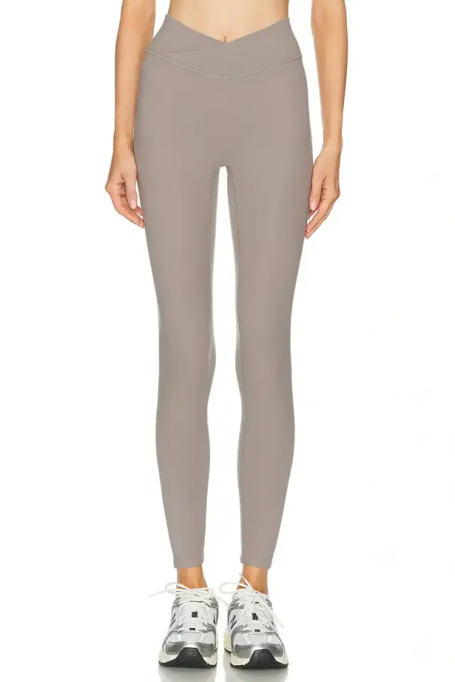 437 The V Legging