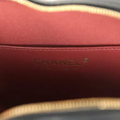 Chanel Pre-owned Chanel CC In Love Large Heart Bag with Chain Black Lambskin Light Gold Hardware | Thumbnail 10 Chanel Pre-owned Chanel CC In Love Large Heart Bag with Chain Black Lambskin Light Gold Hardware | Thumbnail 10