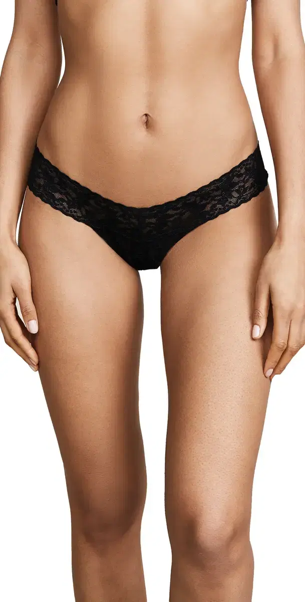 Signature Lace Low Rise Thong Black One Size