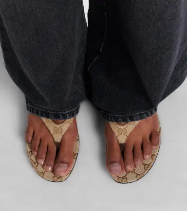 Gucci Vittoria GG canvas thong sandals | Thumbnail 6 Gucci Vittoria GG canvas thong sandals | Thumbnail 6