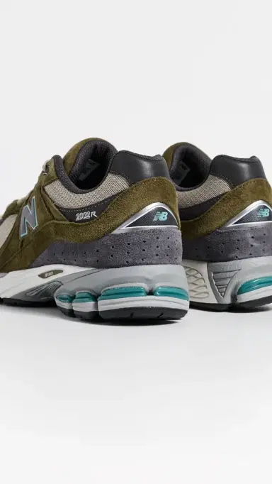 New Balance 2002R Sneakers Brown/Brown 9 | Thumbnail 3