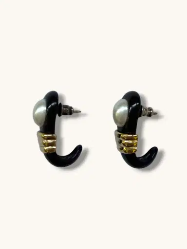 Jen Wonders Studio Pearl Half-Hopp Earrings | Thumbnail 2 Jen Wonders Studio Pearl Half-Hopp Earrings | Thumbnail 2