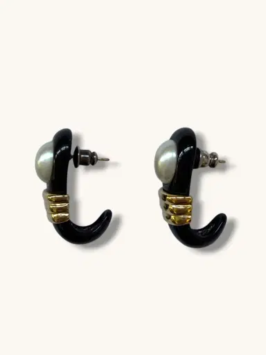 Jen Wonders Studio Pearl Half-Hopp Earrings | Thumbnail 3 Jen Wonders Studio Pearl Half-Hopp Earrings | Thumbnail 3
