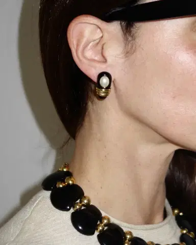 Jen Wonders Studio Pearl Half-Hopp Earrings | Thumbnail 4 Jen Wonders Studio Pearl Half-Hopp Earrings | Thumbnail 4