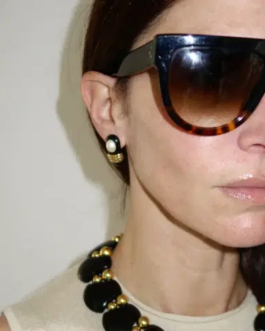 Jen Wonders Studio Pearl Half-Hopp Earrings | Thumbnail 5 Jen Wonders Studio Pearl Half-Hopp Earrings | Thumbnail 5