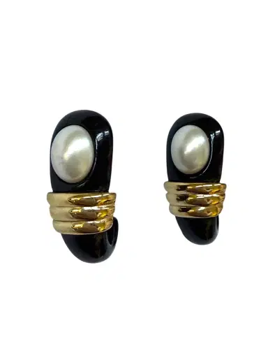 Jen Wonders Studio Pearl Half-Hopp Earrings | Thumbnail 1 Jen Wonders Studio Pearl Half-Hopp Earrings | Thumbnail 1