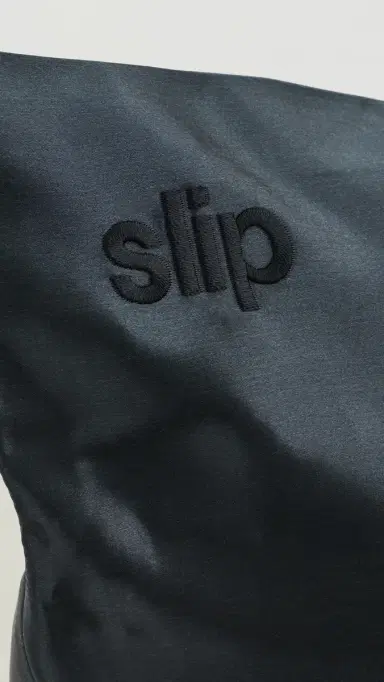 Slip Pure Silk Queen Pillowcase | Thumbnail 4