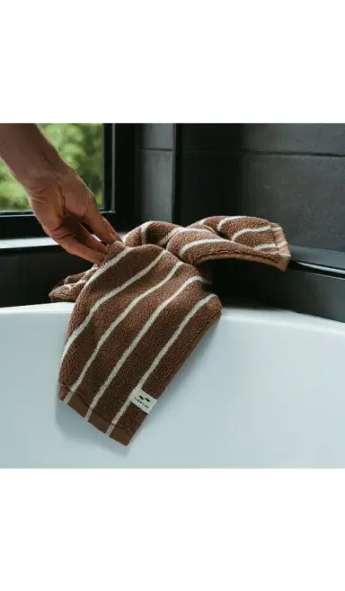 Slowtide Koko Plush Hand Towel | Thumbnail 2
