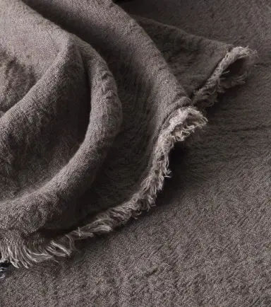 Maison de Vacances Linen crêpe throw | Thumbnail 5