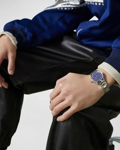Gucci Signature Bee Automatic Bracelet Watch with Blue Lapis Dial | Thumbnail 2 Gucci Signature Bee Automatic Bracelet Watch with Blue Lapis Dial | Thumbnail 2