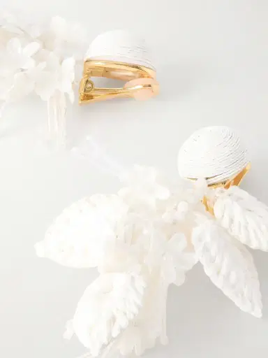 Oscar de la Renta Bouquet Bead-embellished Raffia-like Clip Earrings | Thumbnail 3