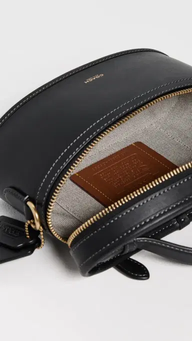 Coach The Originals Glovetanned Leather Trail Bag B4/Black One Size | Thumbnail 6 Coach The Originals Glovetanned Leather Trail Bag B4/Black One Size | Thumbnail 6