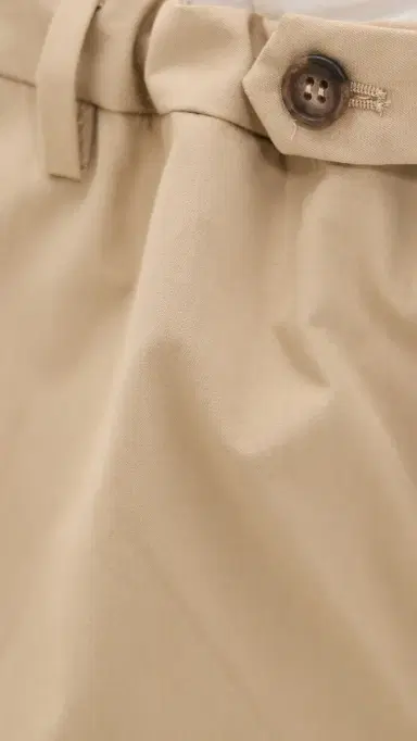 MM6 Maison Margiela Shorts Beige | Thumbnail 6 MM6 Maison Margiela Shorts Beige | Thumbnail 6