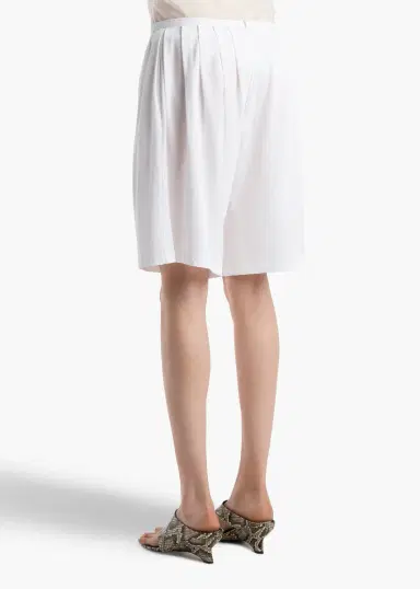 Khaite Poppy Short In White | Thumbnail 4