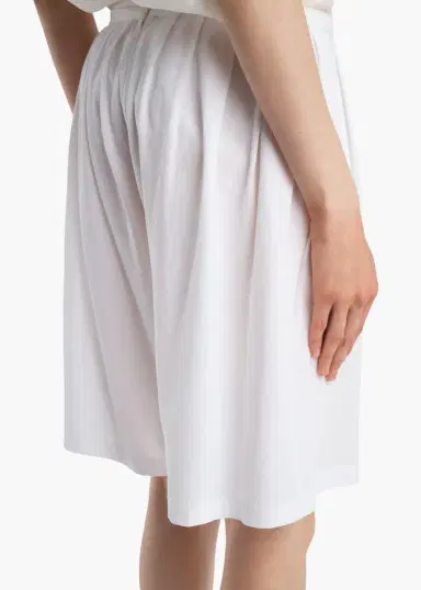 Khaite Poppy Short In White | Thumbnail 6